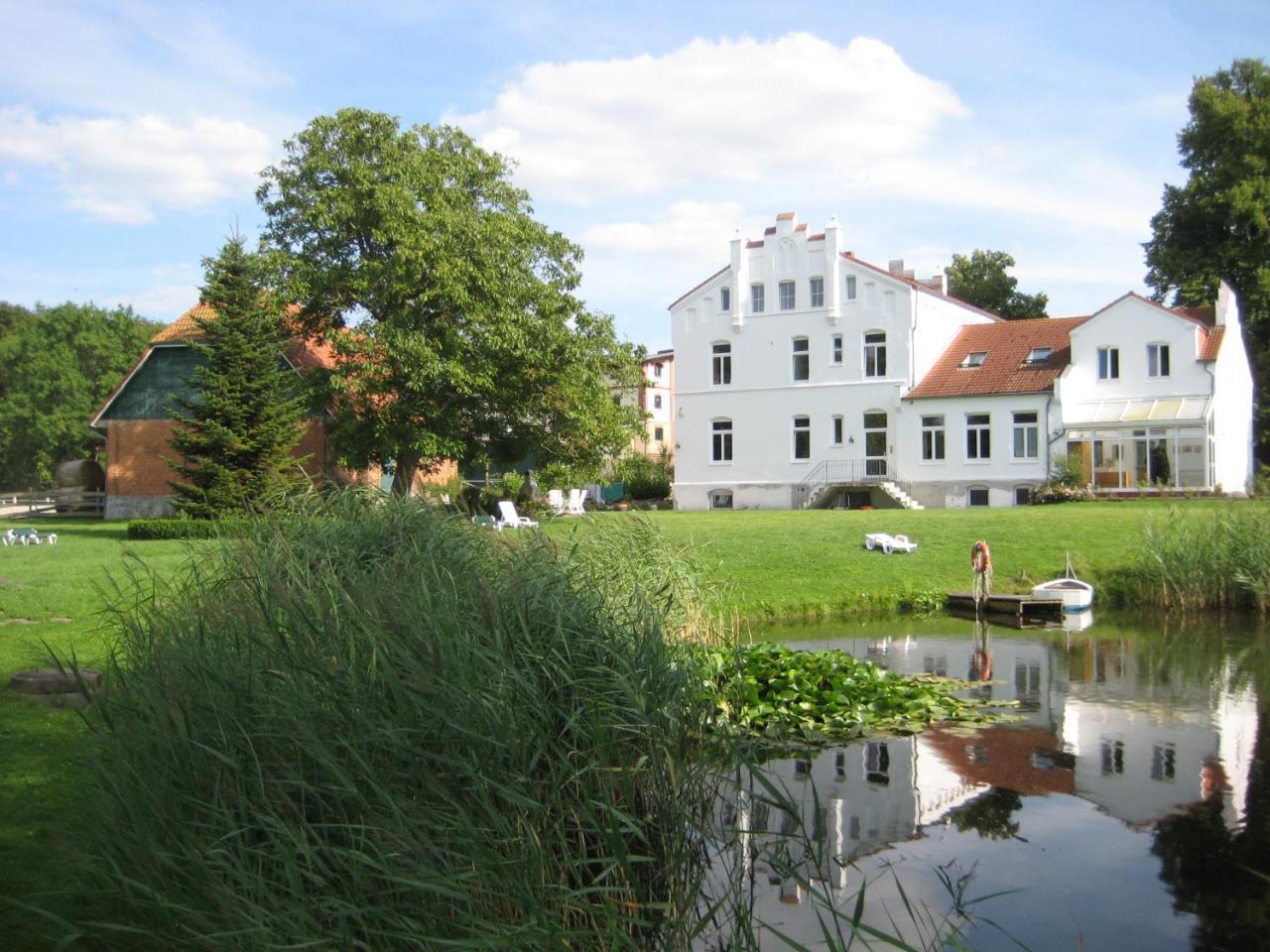 Ferienanlage Gutshaus Gramkow Exterior photo